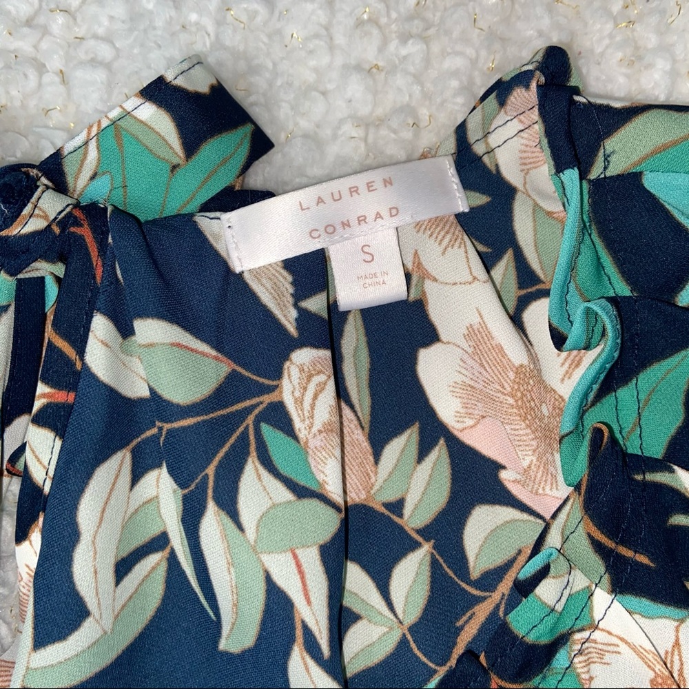 ✨ LC Lauren Conrad Floral Blouse – Feminine & Chic ✨ - Picture 4 of 8